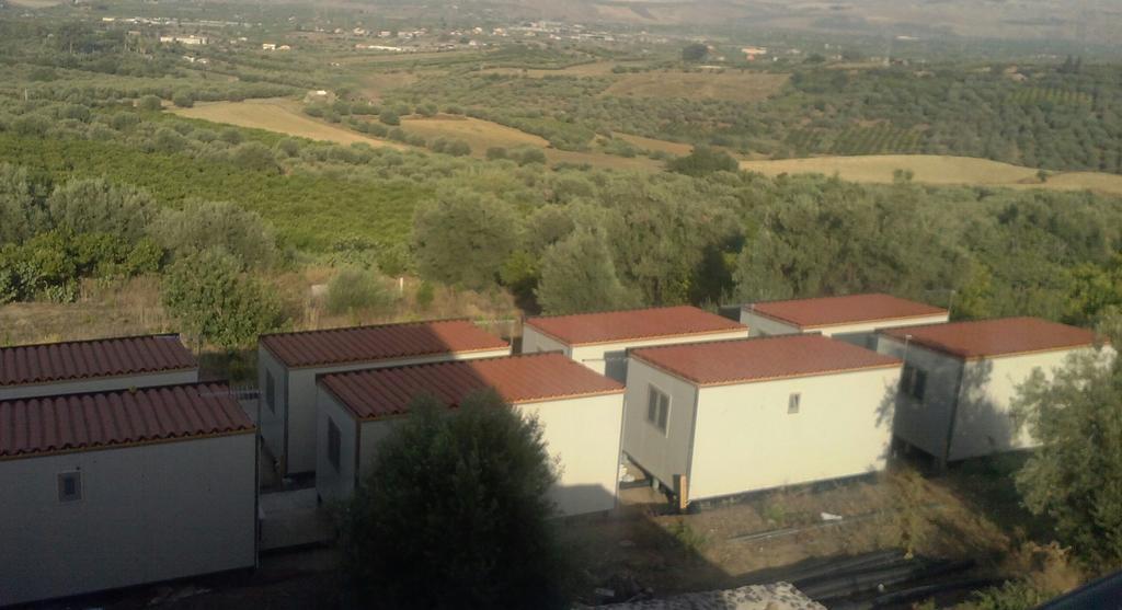 Sivillage Motta SantʼAnastasia Exteriör bild