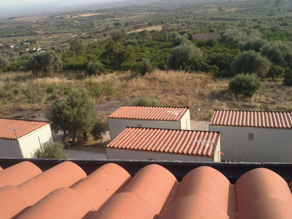 Sivillage Motta SantʼAnastasia Exteriör bild